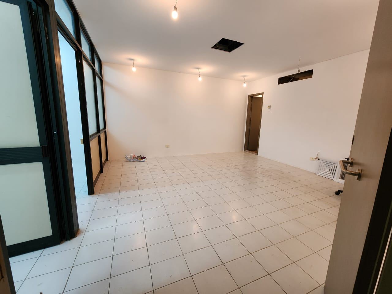 Office for rent in Jounieh, Keserwan