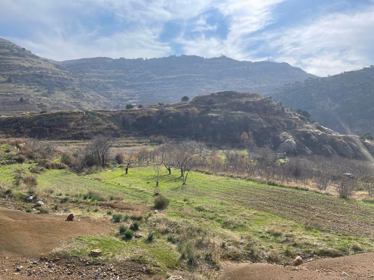 أرض بإطلالة على الجبل للبيع في بعتوتة، كسروان