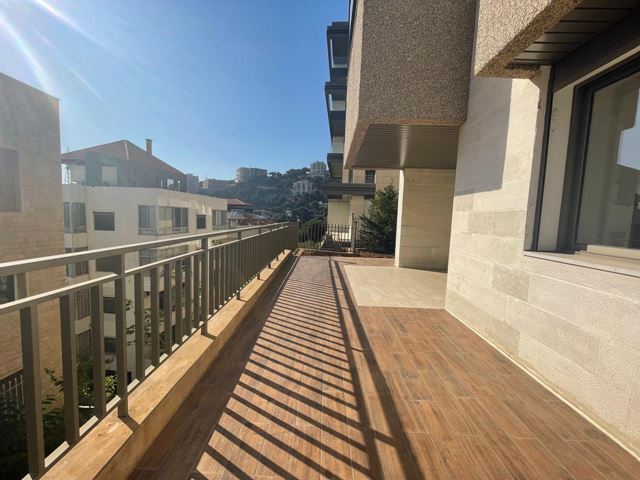 Apartment with a garden for rent in Monteverde, Metn