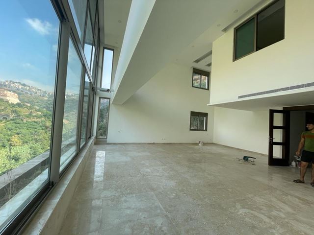 Apartment with a mountain view for sale in Hazmieh, Baabda - photo 2