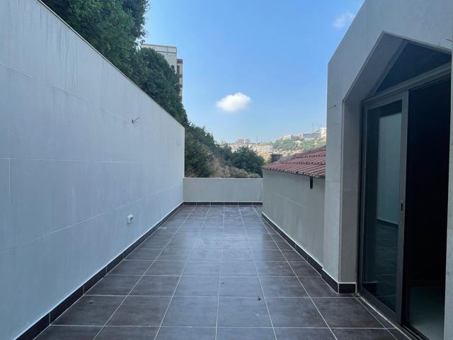 Apartment with a terrace for sale in Hazmieh, Baabda - photo 2