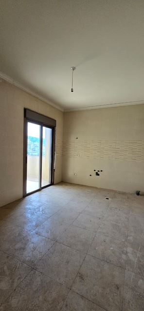 Apartment with a mountain view for sale in Jdeide, Metn - photo 2