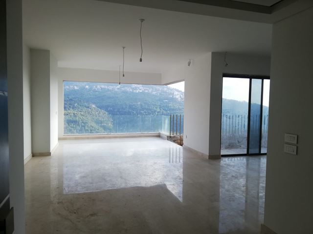 Apartment with a terrace for sale in Monteverde, Metn - photo 3