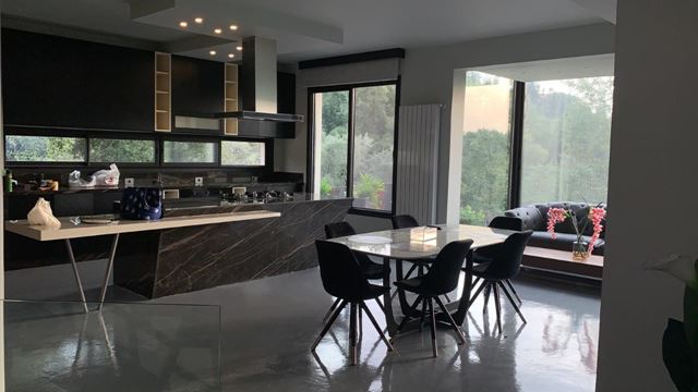 Villa with a pool for sale in Jouret El Ballout, Metn - photo 2