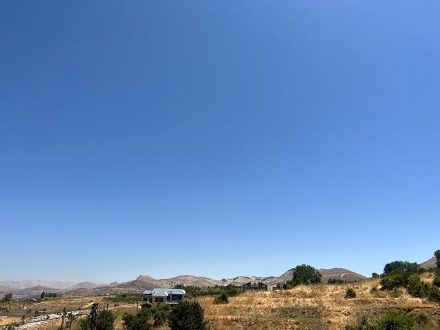 أرض بإطلالة على الجبل للبيع في لقلوق، جبيل - صورة 3