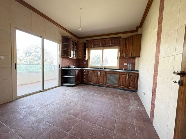 Sea-view apartment for sale in Jbeil - photo 2