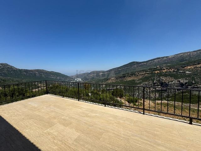 House with a garden for sale in Batroun - photo 2
