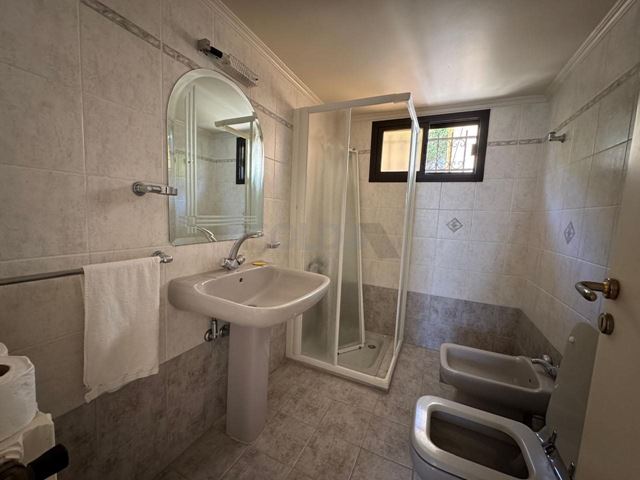 Sea-view villa for sale in Aannaya, Jbeil - photo 2
