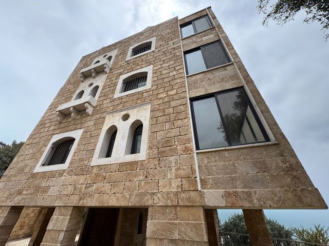 Sea-view villa for sale in Aamchit, Jbeil