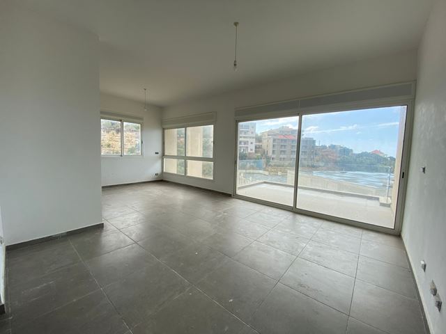 Apartment with a garden for sale in Jbeil - photo 3