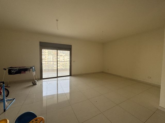 Apartment with a mountain view for sale in Jdeide, Metn - photo 2