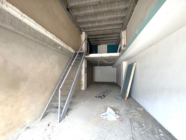 Store for rent in Jdeide, Metn