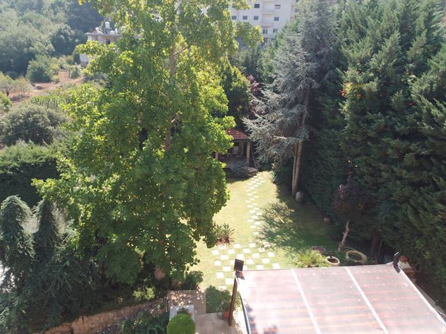 Villa with a terrace for sale in Jouret El Ballout, Metn - photo 2