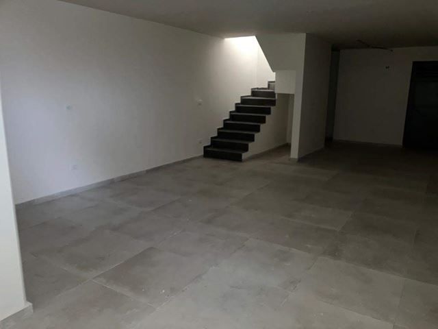 Store for sale in Dikwene, Metn