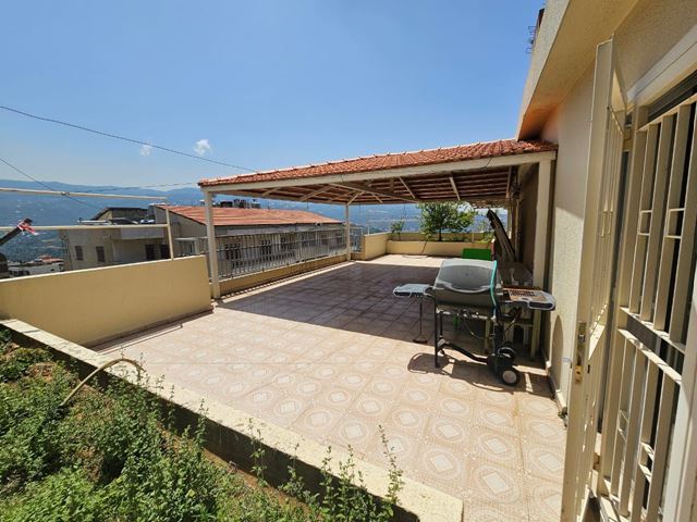 Apartment with a terrace for sale in Ballouneh, Keserwan