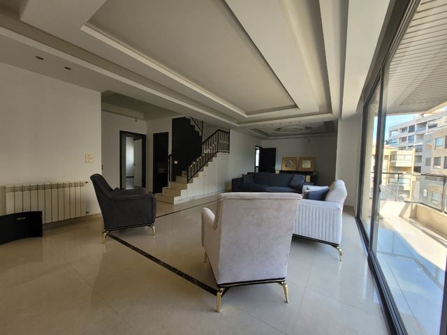 Apartment with a terrace for sale in Mansourieh, Metn - photo 2