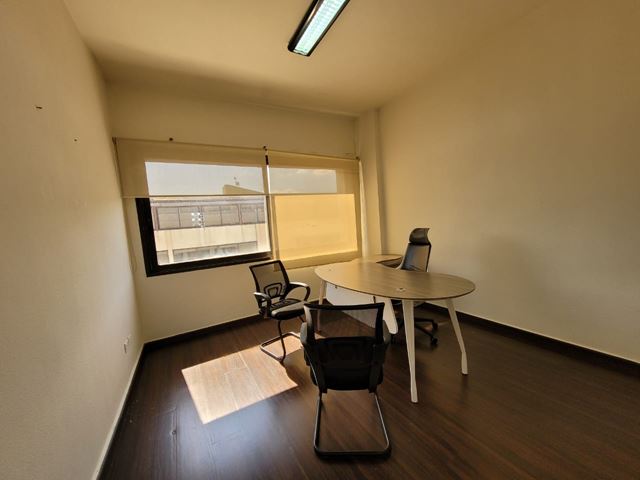مكتب مع أثاث للإيجار في انطلياس، المتن - صورة 3