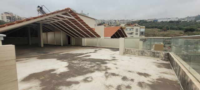 Apartment with a mountain view for sale in Zikrit, Metn - photo 2