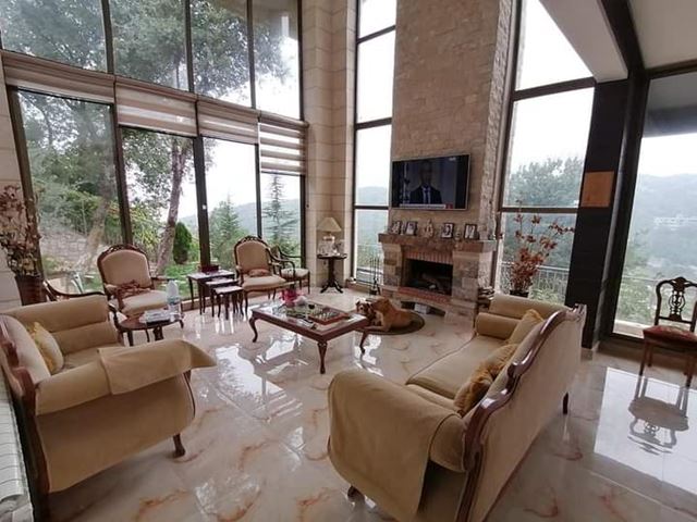 Sea-view villa for sale in Chahtoul, Keserwan