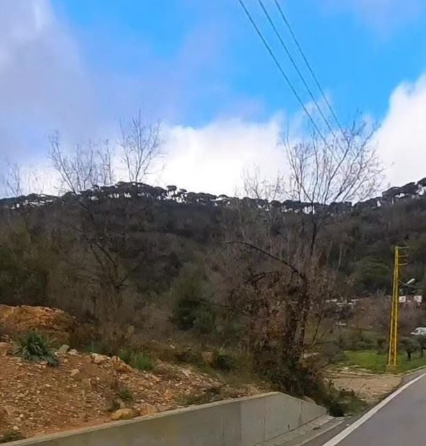 أرض بإطلالة على الجبل للبيع في ضهور شوير، المتن