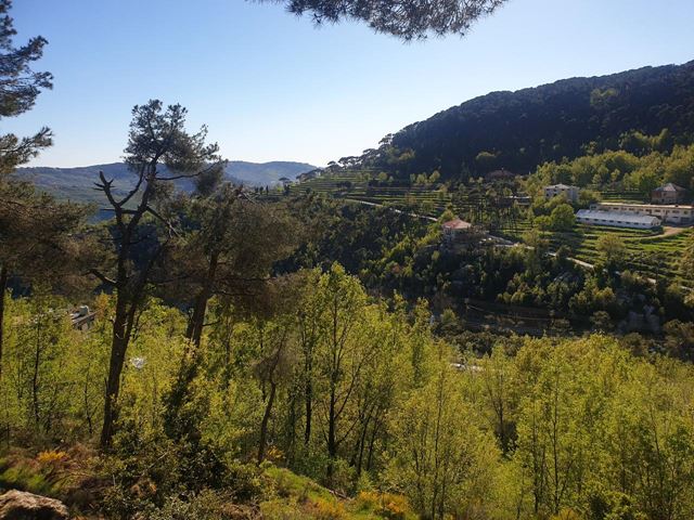 Land with a mountain view for sale in Baskinta, Metn - photo 2