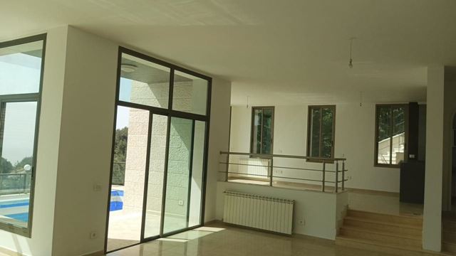 Villa with a pool for sale in Chemlane, Aley
