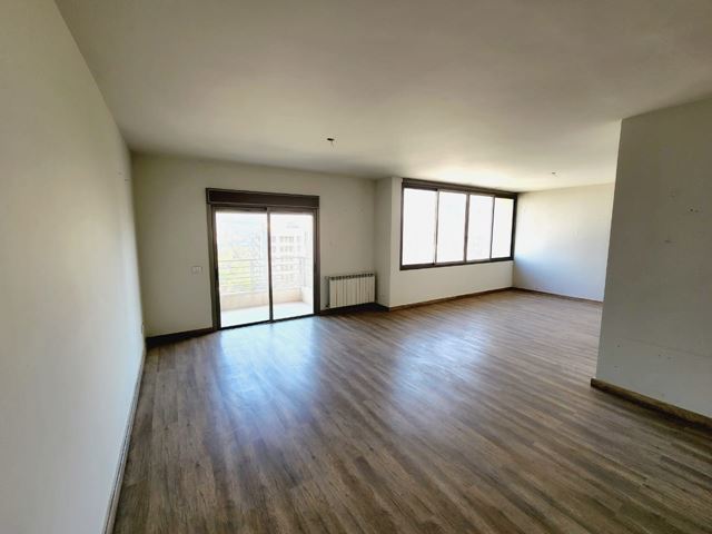 Apartment with a mountain view for sale in Achrafieh, Beirut - photo 2