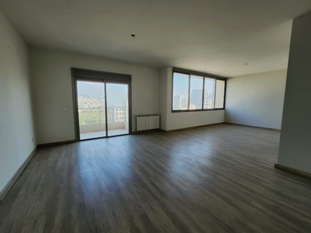 Apartment with a mountain view for sale in Achrafieh, Beirut - photo 3