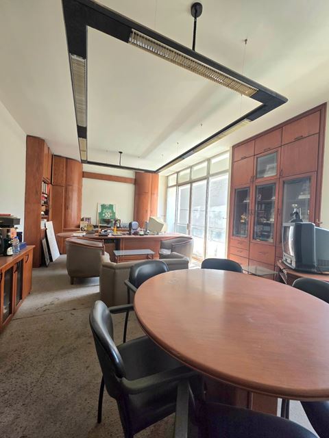 Office for sale in Achrafieh, Beirut - photo 2
