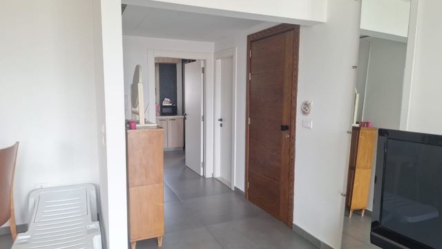 Apartment with a mountain view for sale in Achrafieh, Beirut - photo 2