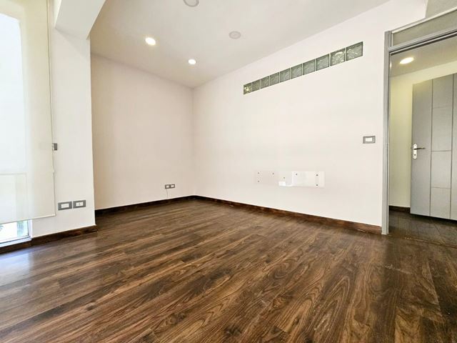 Office for sale in Verdun, Beirut - photo 2