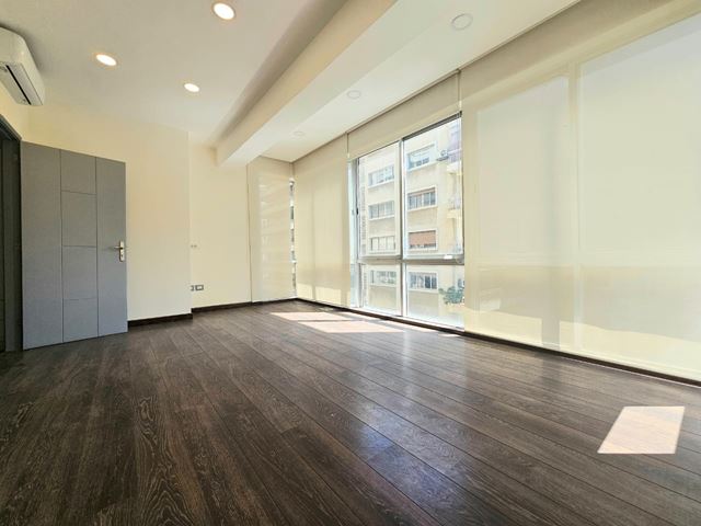 Office for sale in Verdun, Beirut - photo 3