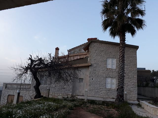 Villa with a terrace for rent in Batroun