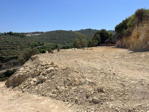 أرض بإطلالة على الجبل للبيع في بترون - صورة 3