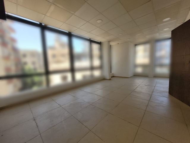 Office with a terrace for rent in Bauchrieh, Metn - photo 3