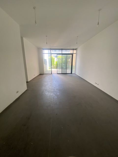 Office with a terrace for rent in Hamra, Beirut