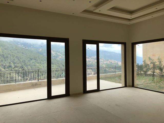 Villa with a pool for sale in Fatqa, Keserwan