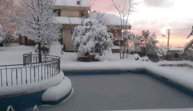 Villa with a pool for sale in Baatouta, Keserwan