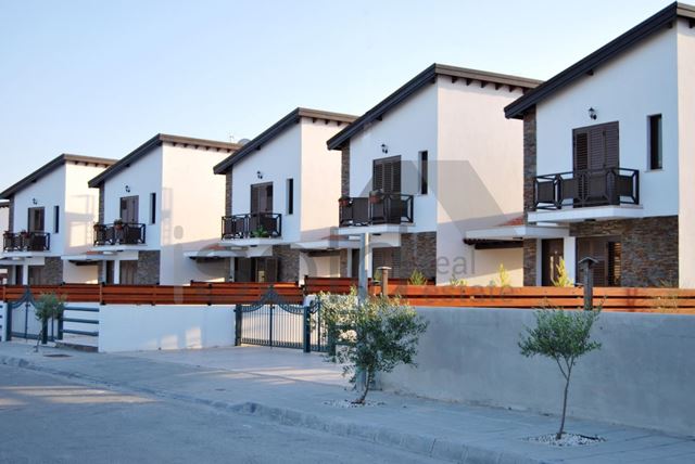 Villa with a terrace for sale in Larnaca - photo 3