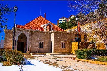 Villa with a garden for rent in Kfarzebian, Keserwan