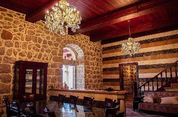 Villa with a garden for rent in Kfarzebian, Keserwan - photo 3