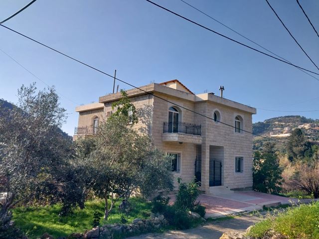 Villa with a garden for sale in Chouf