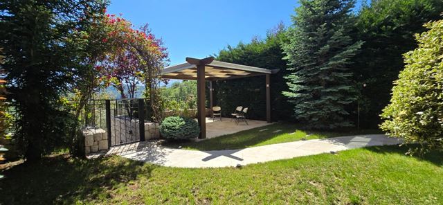 Villa with a garden for sale in Faytroun, Keserwan