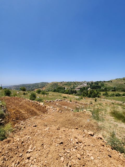 أرض بإطلالة على الجبل للإيجار في كفرذبيان، كسروان - صورة 2