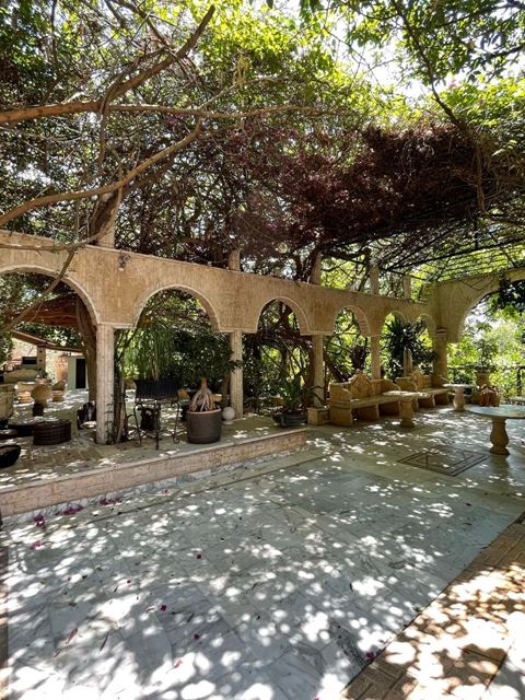 Villa with a pool for sale in Dawhet aramoun, Aley - photo 2