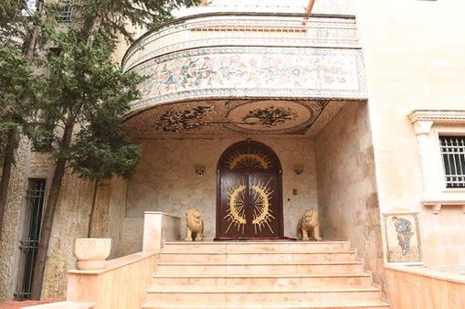 Villa with a pool for sale in Dawhet aramoun, Aley