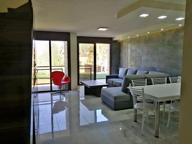 Chalet with a garden for sale in Kfarzebian, Keserwan - photo 2