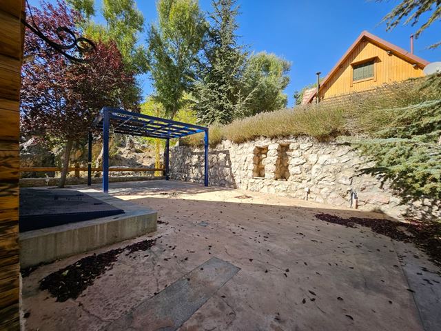 Villa with a garden for sale in Laklouk, Jbeil - photo 2