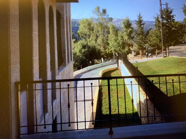 Villa with a pool for sale in Baabdat, Metn - photo 3