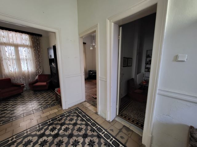Building for sale in Athens - photo 2